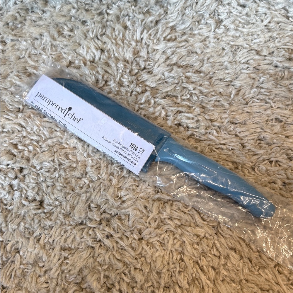 Pampered Chef Coated Santoku Knife- blue